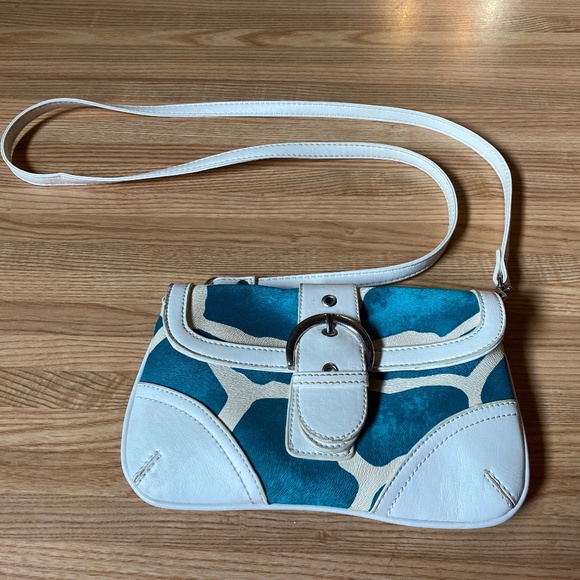 Teal/White faux Giraffe crossbody/shoulder/wristlet purse - Picture 1 of 7